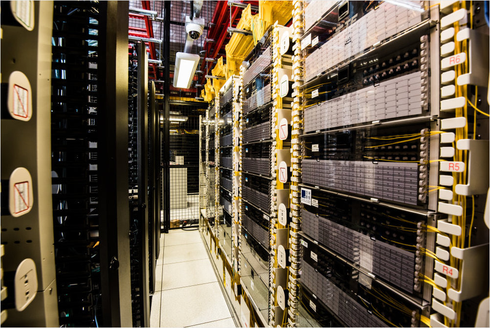 Fiber optic patch panel